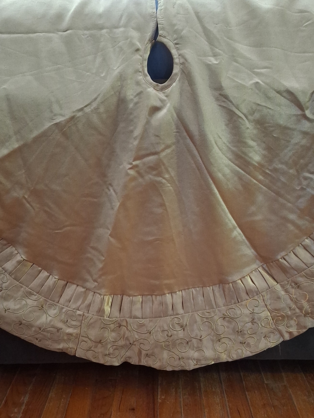 Vintage Christmas Tree Skirt
